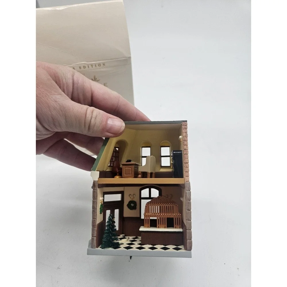 Hallmark Keepsake Series Edition Nostalgic Houses and Shops 'Corner Bank' (2006)